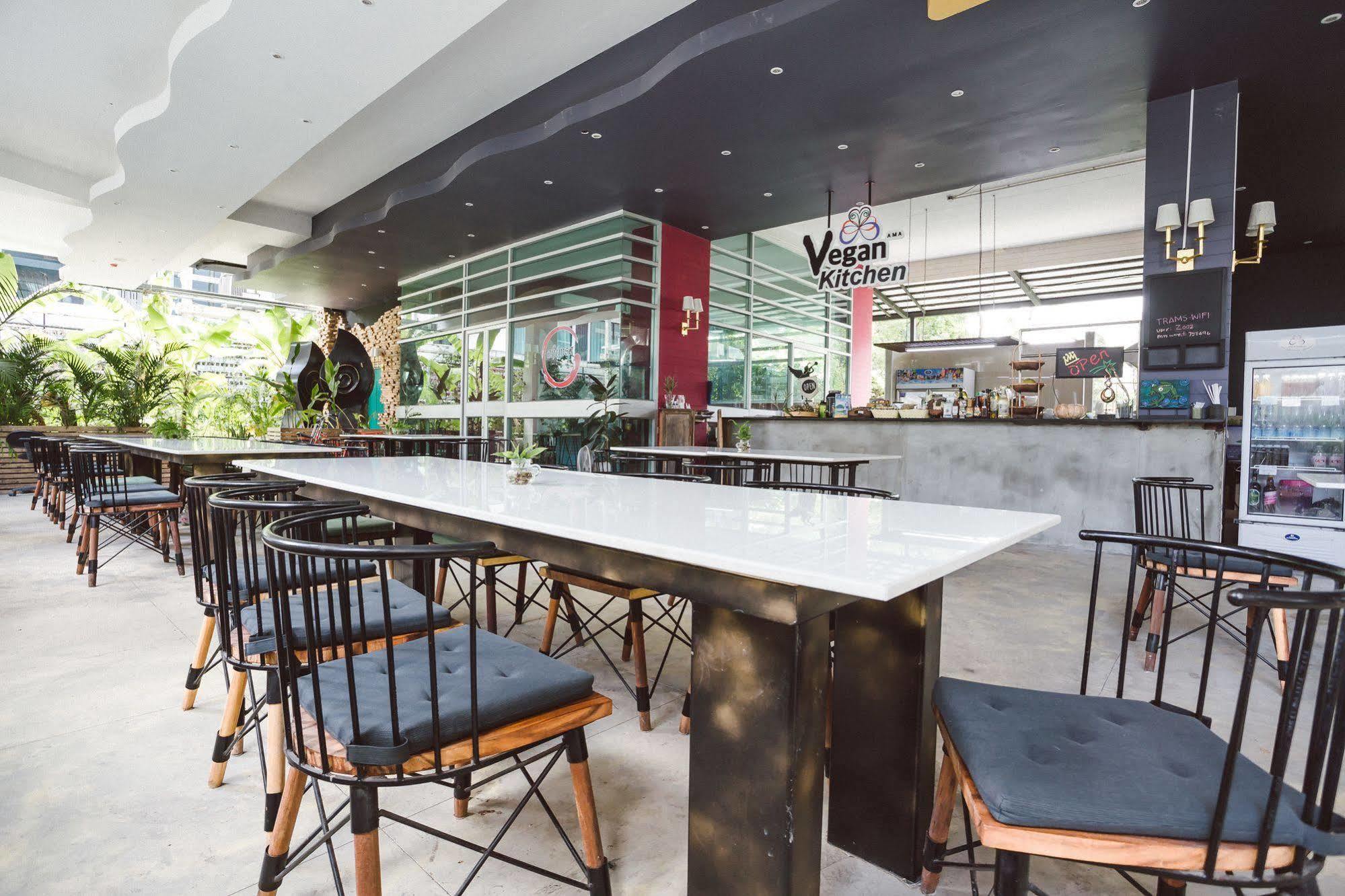 Icheck Inn Trams Square Chiang Mai Zewnętrze zdjęcie