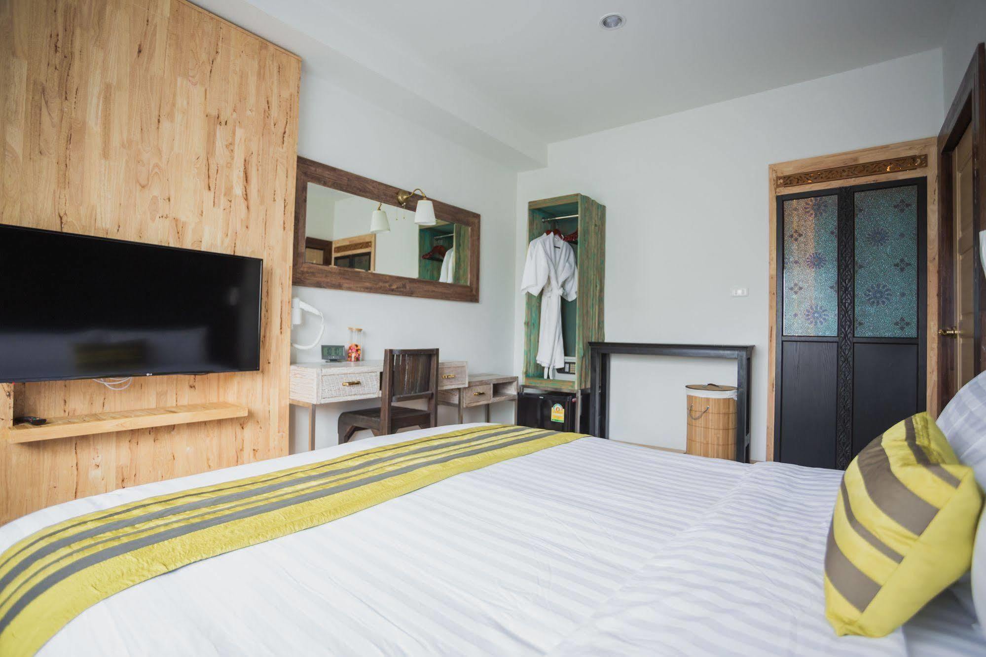 Icheck Inn Trams Square Chiang Mai Zewnętrze zdjęcie