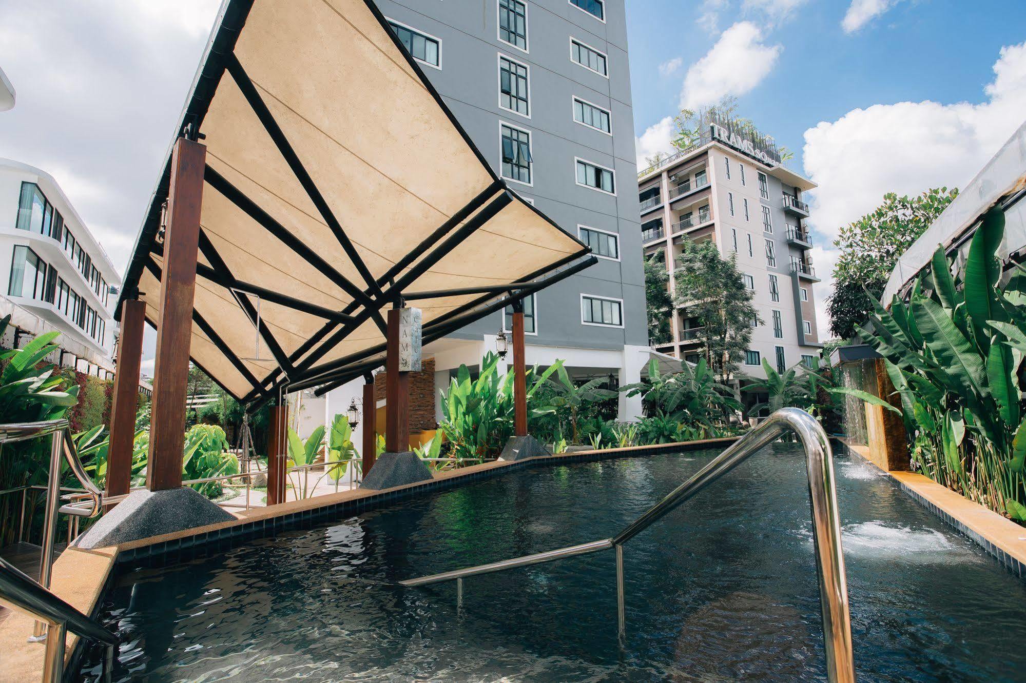 Icheck Inn Trams Square Chiang Mai Zewnętrze zdjęcie