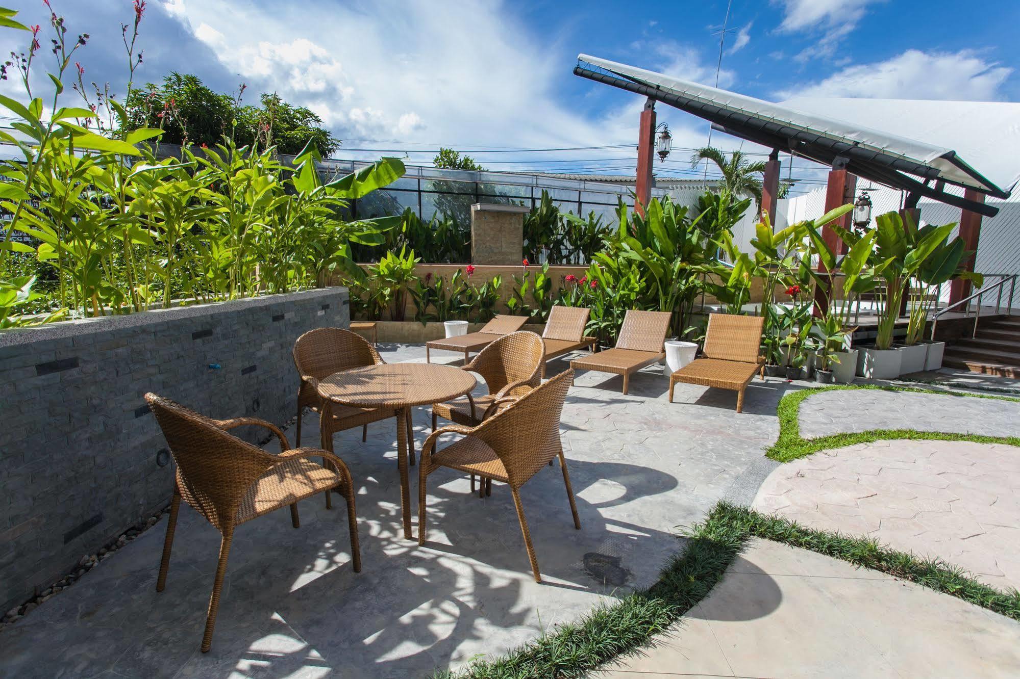 Icheck Inn Trams Square Chiang Mai Zewnętrze zdjęcie